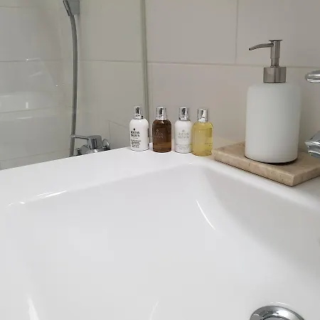 Апартаменты Alpes City Centre *